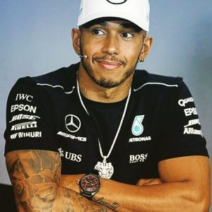 Lewis Hamilton denunţă tăcerea Formulei 1, ”dominată de albi”