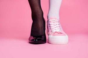 Elegant vs. Sport: Descoperă când NU trebuie să îți lipsească pantofii cu toc din picioare