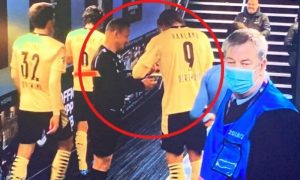 Champions League: Când Haaland semnează un autograf … pentru arbitrul asistent român