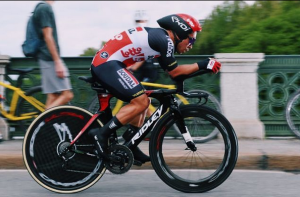 Caleb Ewan câștigător în sprintul etapei a șaptea a Giro-ului