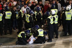 49 de arestări şi 19 poliţişti răniţi în incidentele de la stadionul Wembley