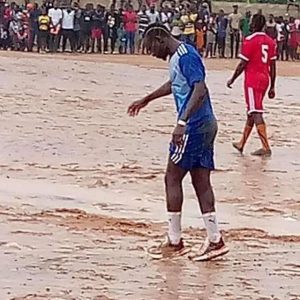 Sadio Mane va reface satul natal într-un oraș, după ce a jucat în noroi cu El Hadji Diouf