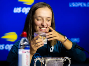 US Open a surprins-o pe Iga Swiatek cu tiramisu în interiorul trofeului, știindu-i apetitul pentru acest desert