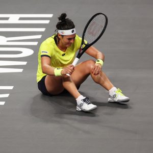 Sakkari o devansează pe Pegula, Sabalenka o învinge pe Jabeur la WTA Finals