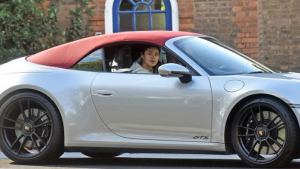 Emma Răducanu își schimbă Dacia de 5.000 de lire sterline cu o super-mașină Porsche de 125.000 de lire sterline