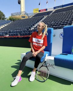 WTA a avertizat-o pe Potapova după apariţia ei într-un tricou al unei echipe de fotbal din Rusia